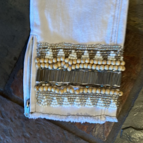 Fabulous Luxe Moda white jeans with zippers at bottom with incredible beading. 8 - Picture 4 of 6